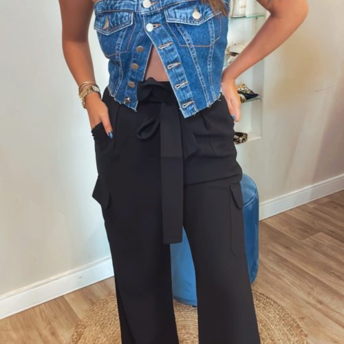 Pantalón cargo black.